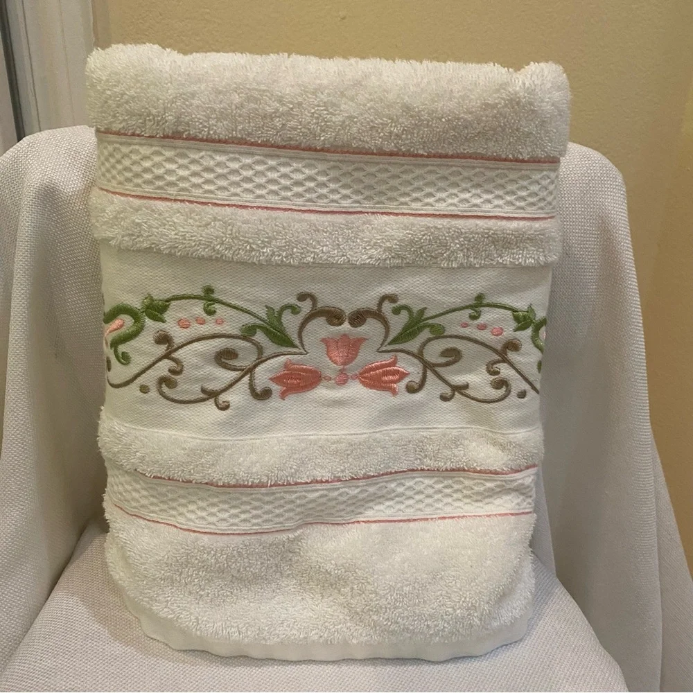 Kassafina Vtg Ivory Bath Towel Embroidered Pink Peach Green Taupe Floral 48x26